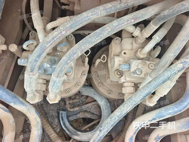 回转马达和主控阀（整机外观）