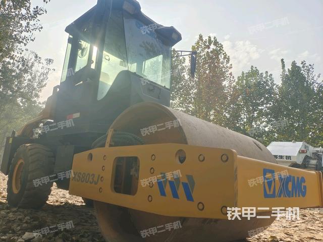 右前45°（壓路機整機外觀）