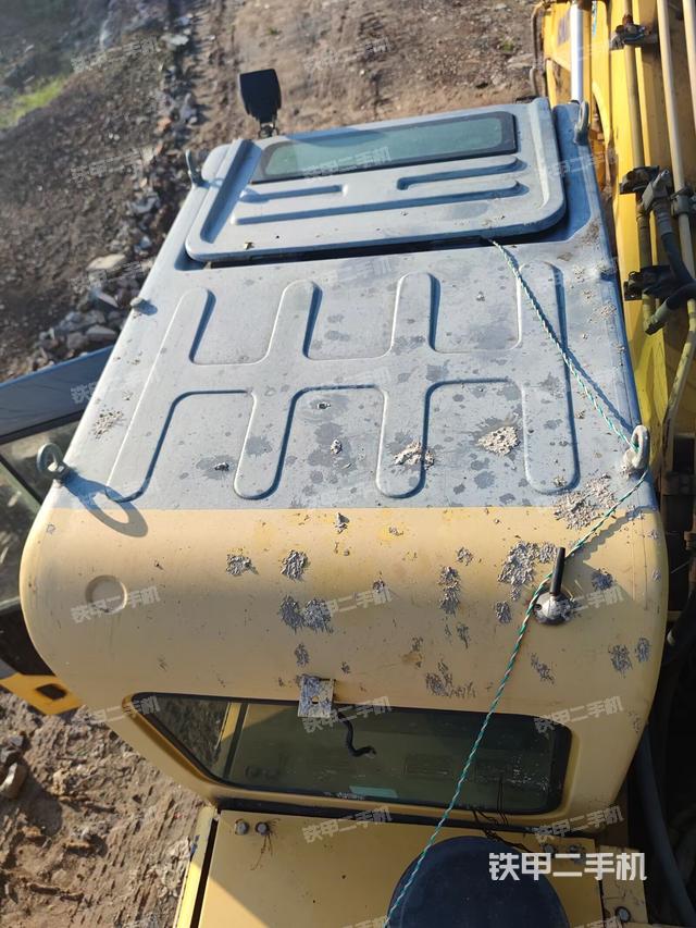 駕駛室頂部（整機外觀）