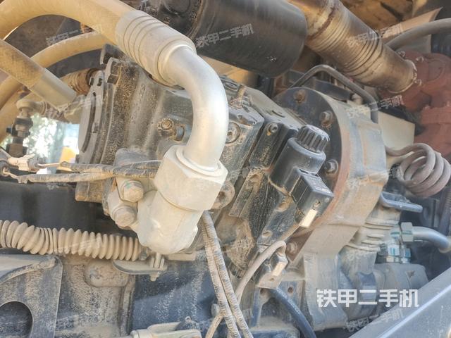 分動(dòng)箱或變速箱（壓路機(jī)發(fā)動(dòng)機(jī)艙）