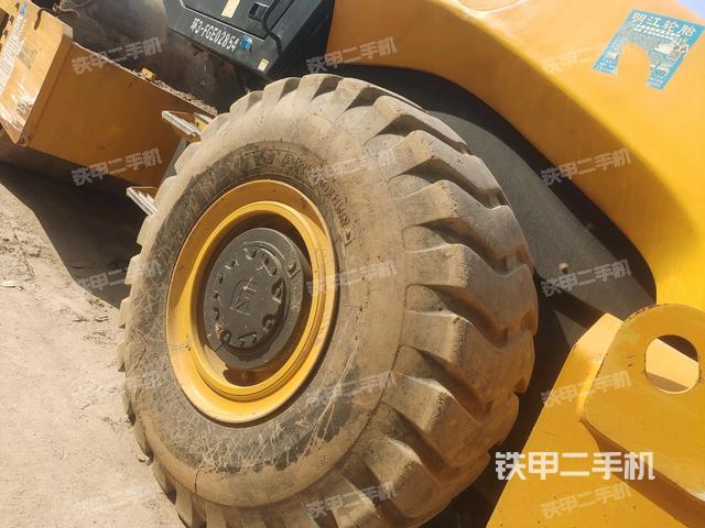 前輪右側(cè)減震塊連接及部件（壓路機(jī)前后車(chē)架）