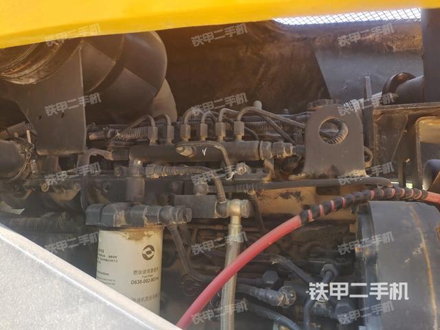 發(fā)動(dòng)機(jī)艙全景（壓路機(jī)發(fā)動(dòng)機(jī)艙）