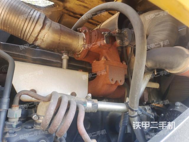 散熱器全景（壓路機(jī)發(fā)動(dòng)機(jī)艙）