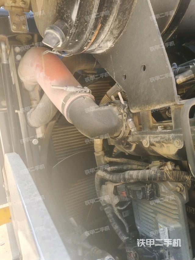 發(fā)動(dòng)機(jī)左側(cè)全景（壓路機(jī)發(fā)動(dòng)機(jī)艙）