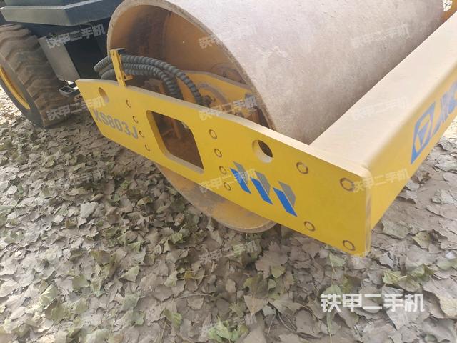 后輪右側(cè)全景（壓路機前后車架）