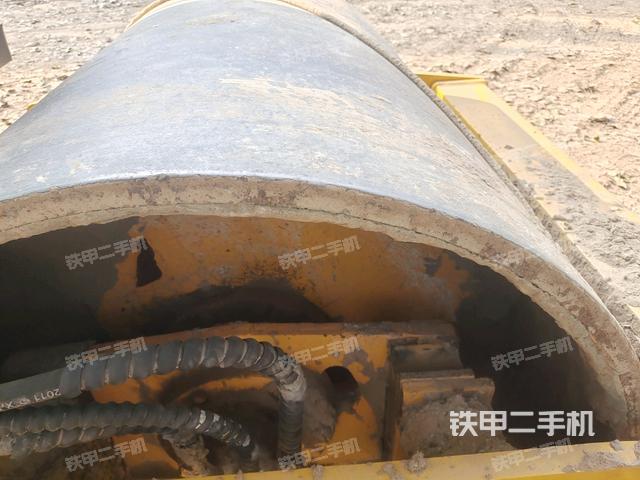 后輪左側(cè)全景（壓路機前后車架）