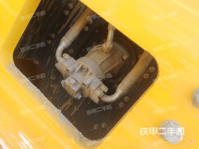 后輪左側(cè)全景（壓路機(jī)前后車(chē)架）