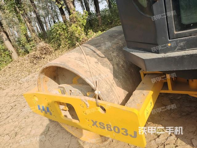 前輪右側(cè)減震塊連接及部件（壓路機前后車架）