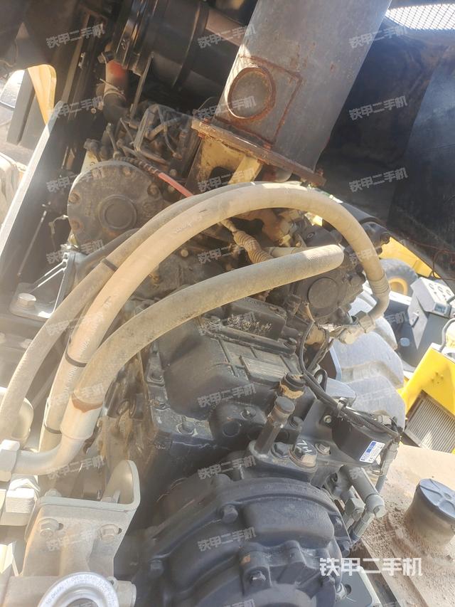 發(fā)動(dòng)機(jī)艙液壓泵全景（壓路機(jī)發(fā)動(dòng)機(jī)艙）