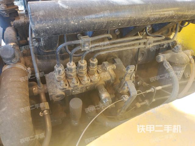 發(fā)動機艙全景（壓路機發(fā)動機艙）