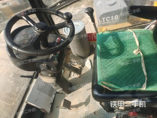 后玻璃角標(biāo)（壓路機(jī)駕駛室）