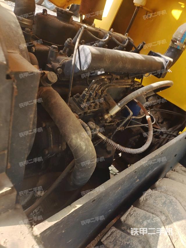 發(fā)動機艙全景（壓路機發(fā)動機艙）