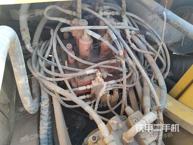 回轉(zhuǎn)馬達和主控閥（整機外觀）