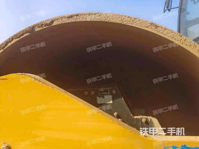 正后側(cè)（壓路機(jī)前后車(chē)架）