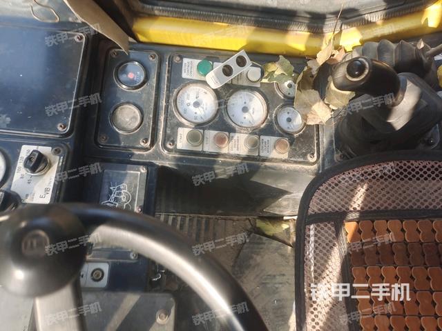 儀表盤全景（壓路機(jī)駕駛室）