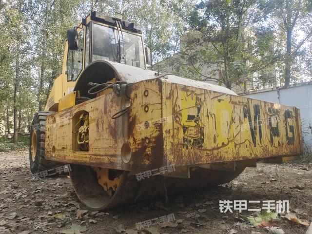 右前45°（壓路機(jī)整機(jī)外觀）