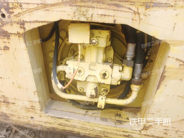 后輪左側(cè)全景（壓路機(jī)前后車架）