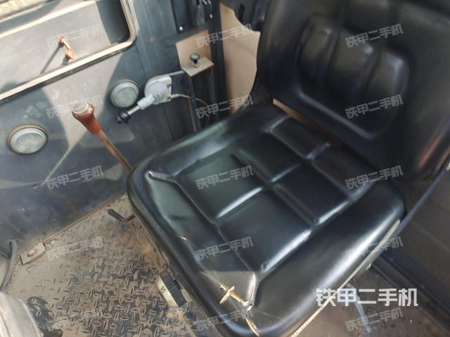 駕駛室側(cè)向上照全景（壓路機駕駛室）