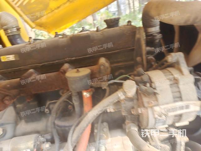 發(fā)動機上部全景（壓路機發(fā)動機艙）