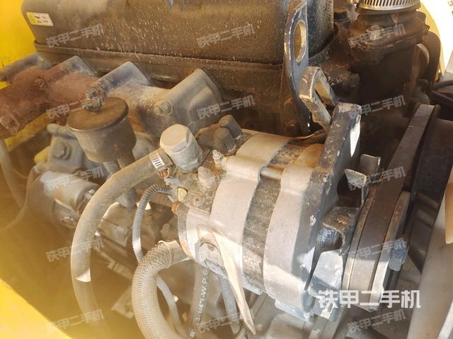 散熱器全景（壓路機發(fā)動機艙）