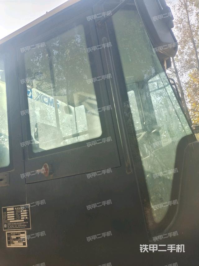 右側(cè)正面照（壓路機駕駛室）