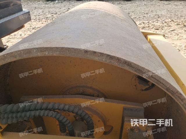 前輪右側(cè)減震塊連接及部件（壓路機前后車架）