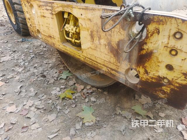 前車架正左側(cè)（壓路機(jī)前后車架）