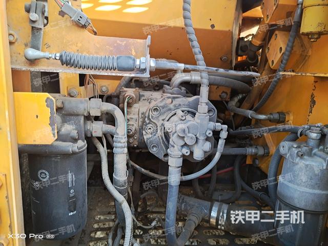 液壓泵艙室正面整體（整機(jī)外觀）