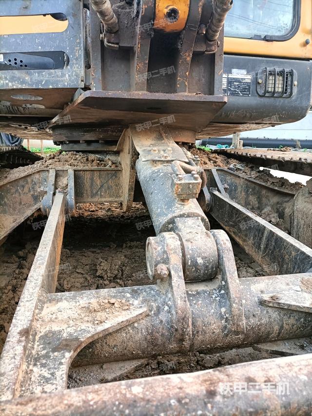 轉(zhuǎn)盤和下車架正前（工作和回轉(zhuǎn)裝置）