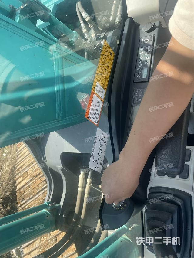 右側玻璃角標（駕駛室部分）