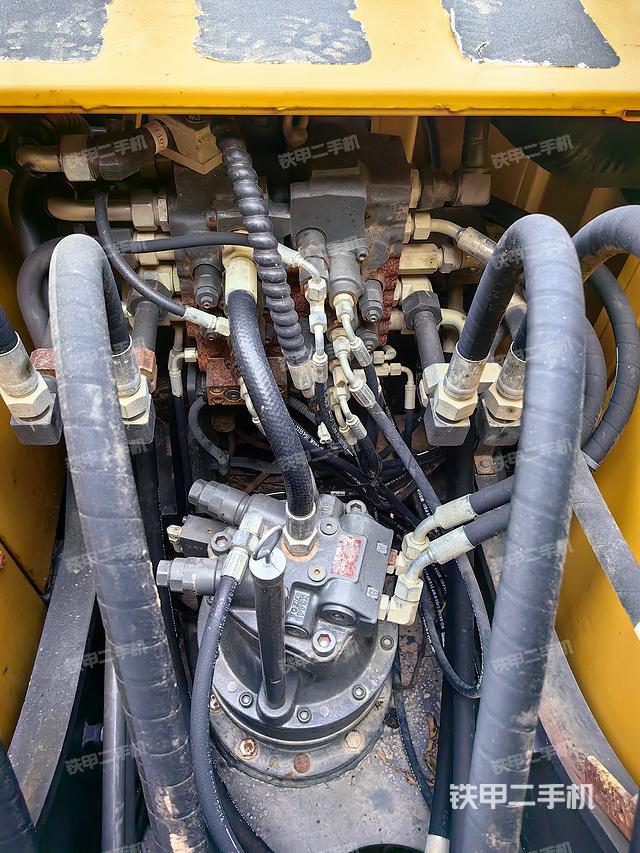 回轉馬達和主控閥（整機外觀）