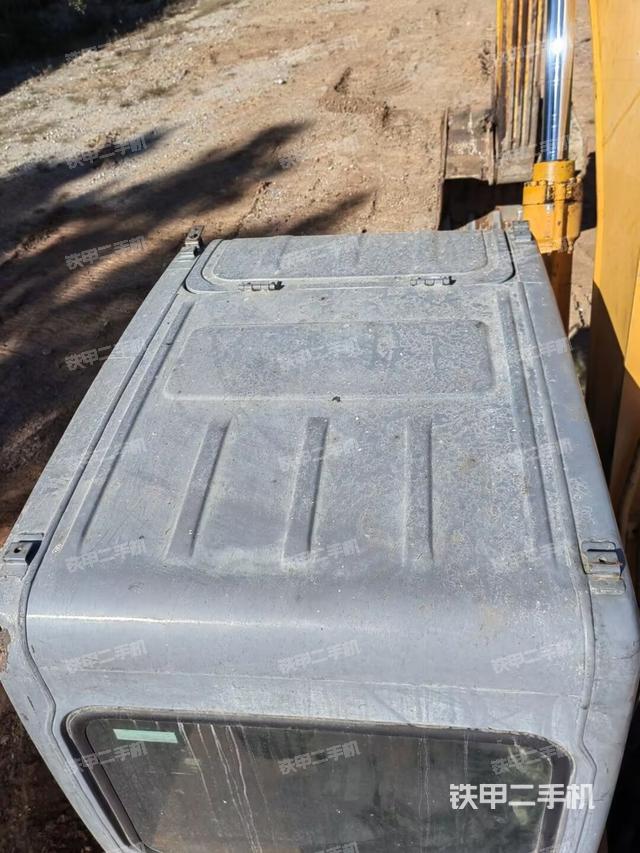 駕駛室頂部（整機外觀）