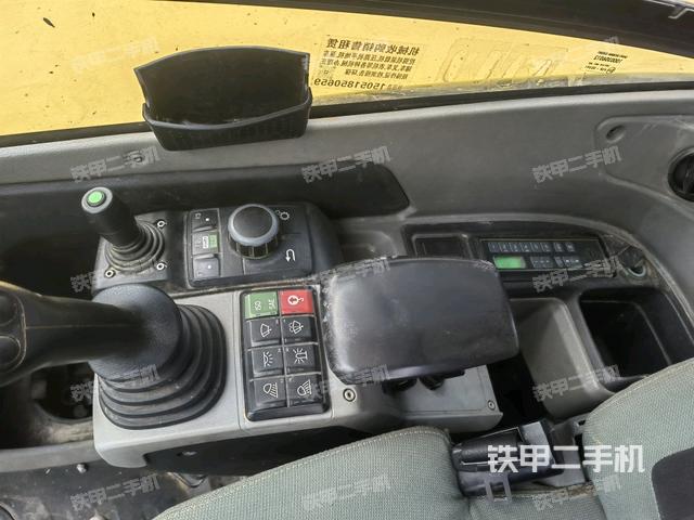 座椅右侧控制台/钥匙门/油门/含右手柄（驾驶室部分）