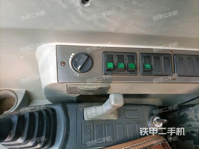 座椅右側(cè)控制臺(tái)/鑰匙門/油門/含右手柄（駕駛室部分）