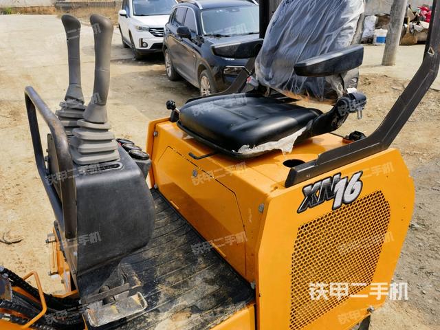 座椅左側(cè)控制臺/音響/含左手柄（駕駛室部分）