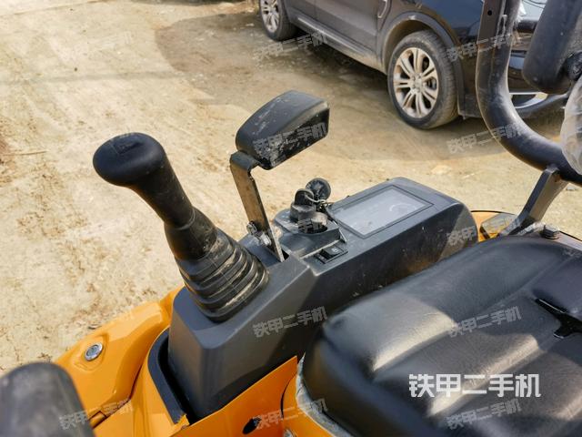 座椅右側(cè)控制臺/鑰匙門/油門/含右手柄（駕駛室部分）