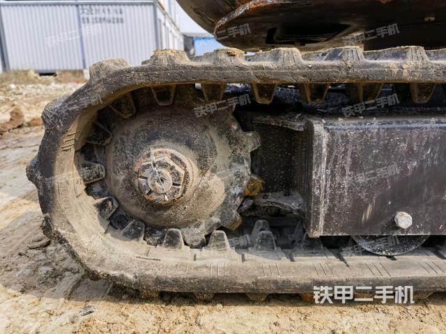 右驅(qū)動輪（行走機構(gòu)）