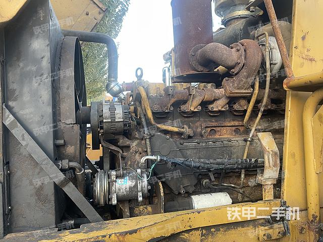 發(fā)動(dòng)機(jī)右側(cè)（整機(jī)外觀及大件）