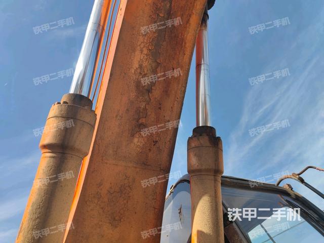 大臂油缸整体 竖拍（工作和回转装置）