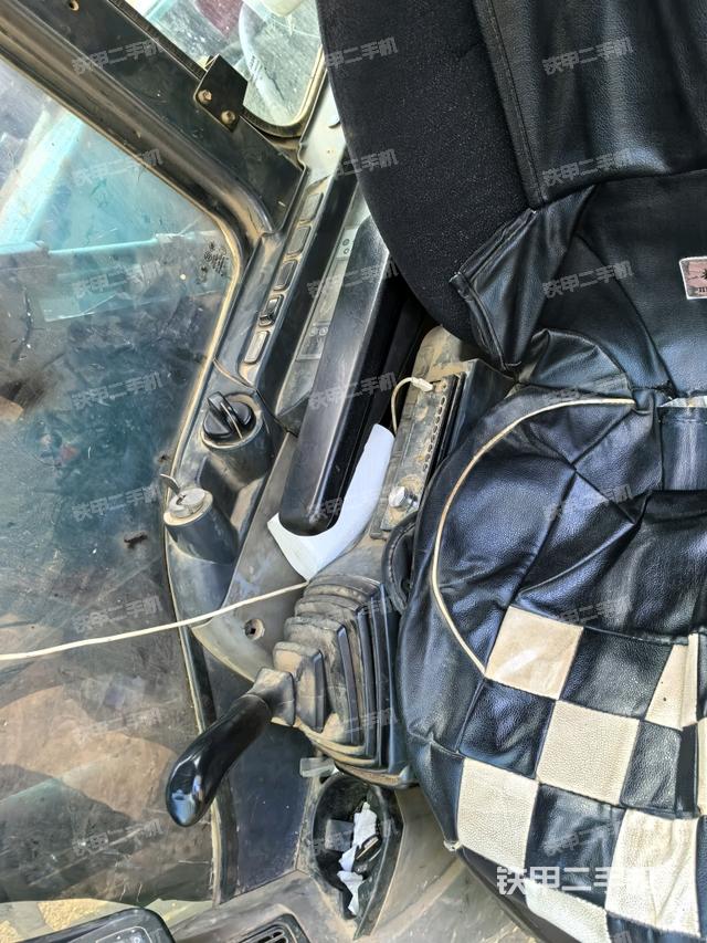 座椅左側(cè)控制臺/音響/含左手柄（駕駛室部分）