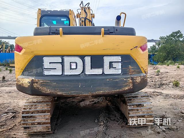 駕駛室頂部（整機外觀）