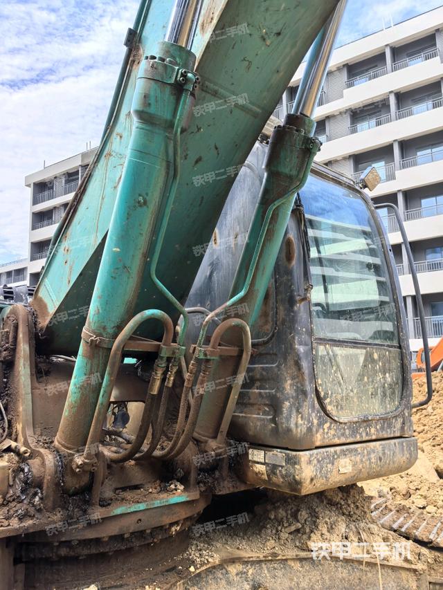 大臂油缸整體?豎拍（工作和回轉(zhuǎn)裝置）