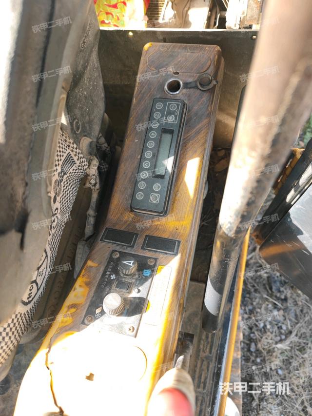 座椅右側(cè)控制臺/鑰匙門/油門/含右手柄（駕駛室部分）