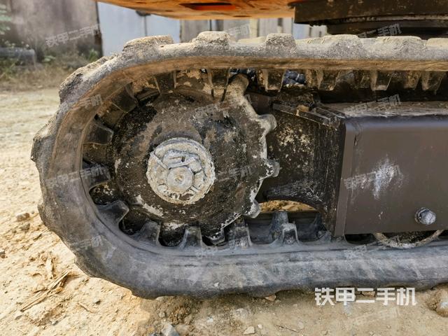 右驅(qū)動輪（行走機構(gòu)）