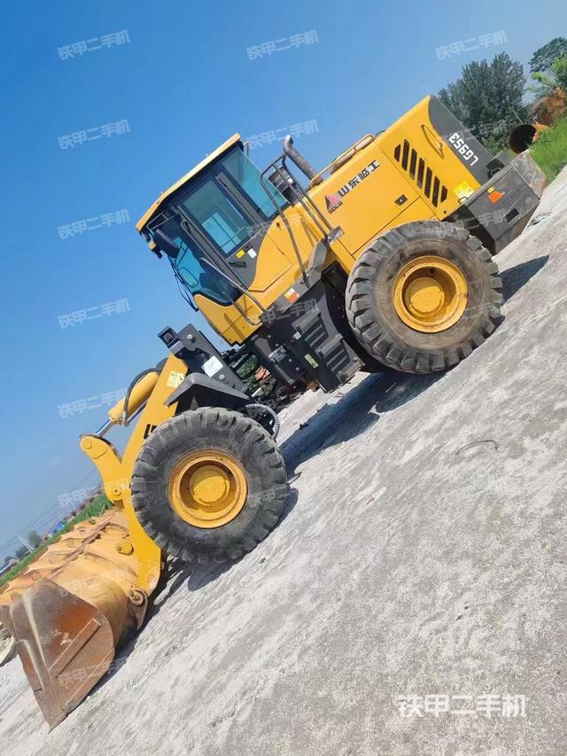 工作裝置整體（整機(jī)外觀及大件）