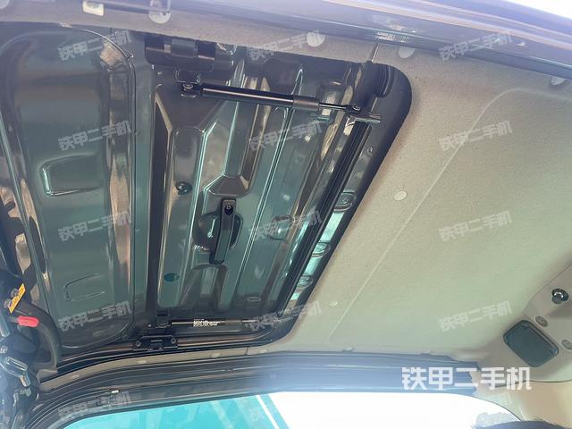 座椅右側控制臺/鑰匙門/油門/含右手柄（駕駛室部分）