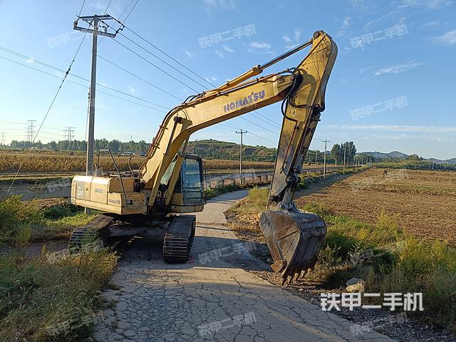 小松PC220-8挖掘机