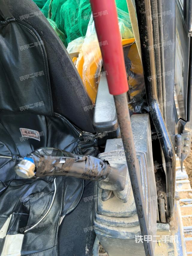 座椅右側(cè)控制臺/鑰匙門/油門/含右手柄（駕駛室部分）