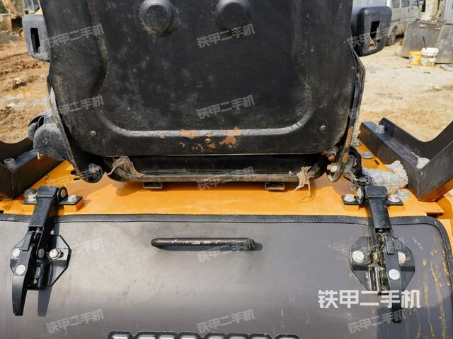 后窗玻璃角標(biāo)（駕駛室部分）