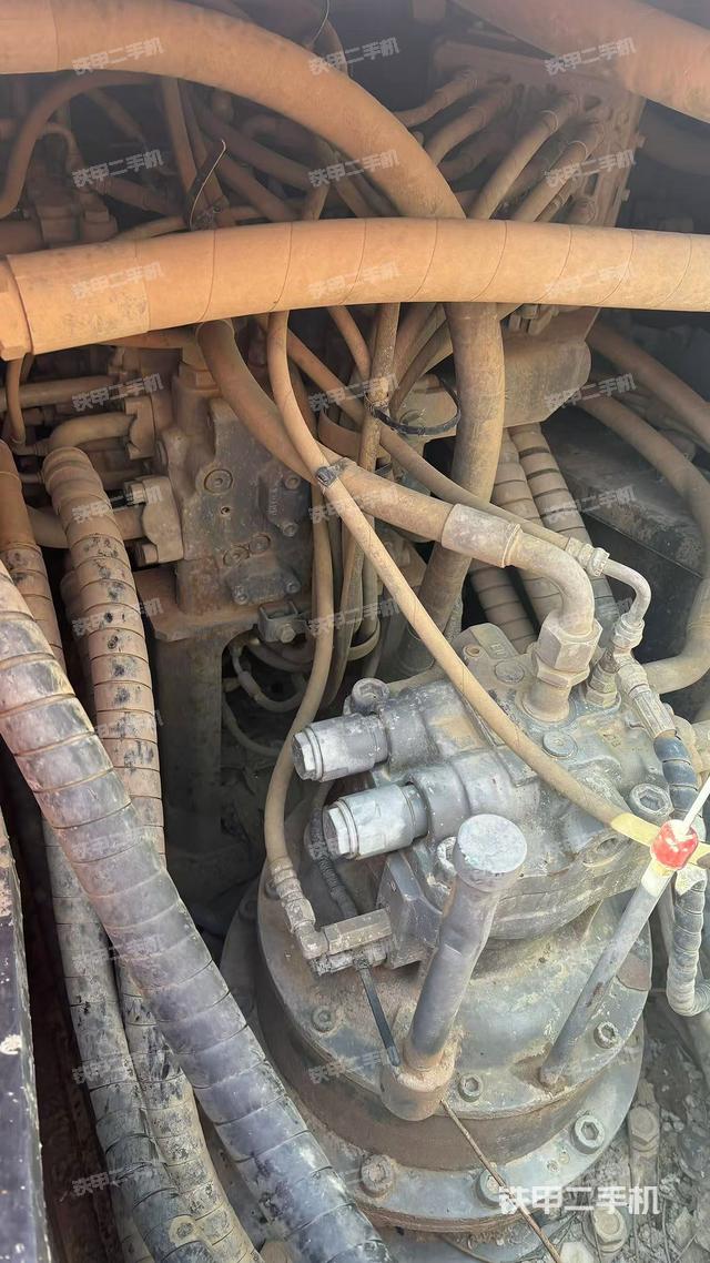 回轉(zhuǎn)馬達和主控閥（整機外觀）